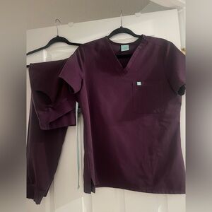 Garde Malade Aubergine / Plum scrub set M/S